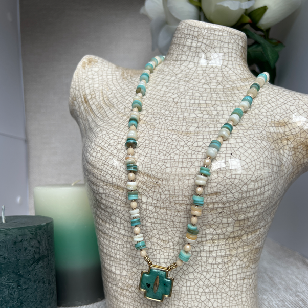Collier "Malte" en perle heshi