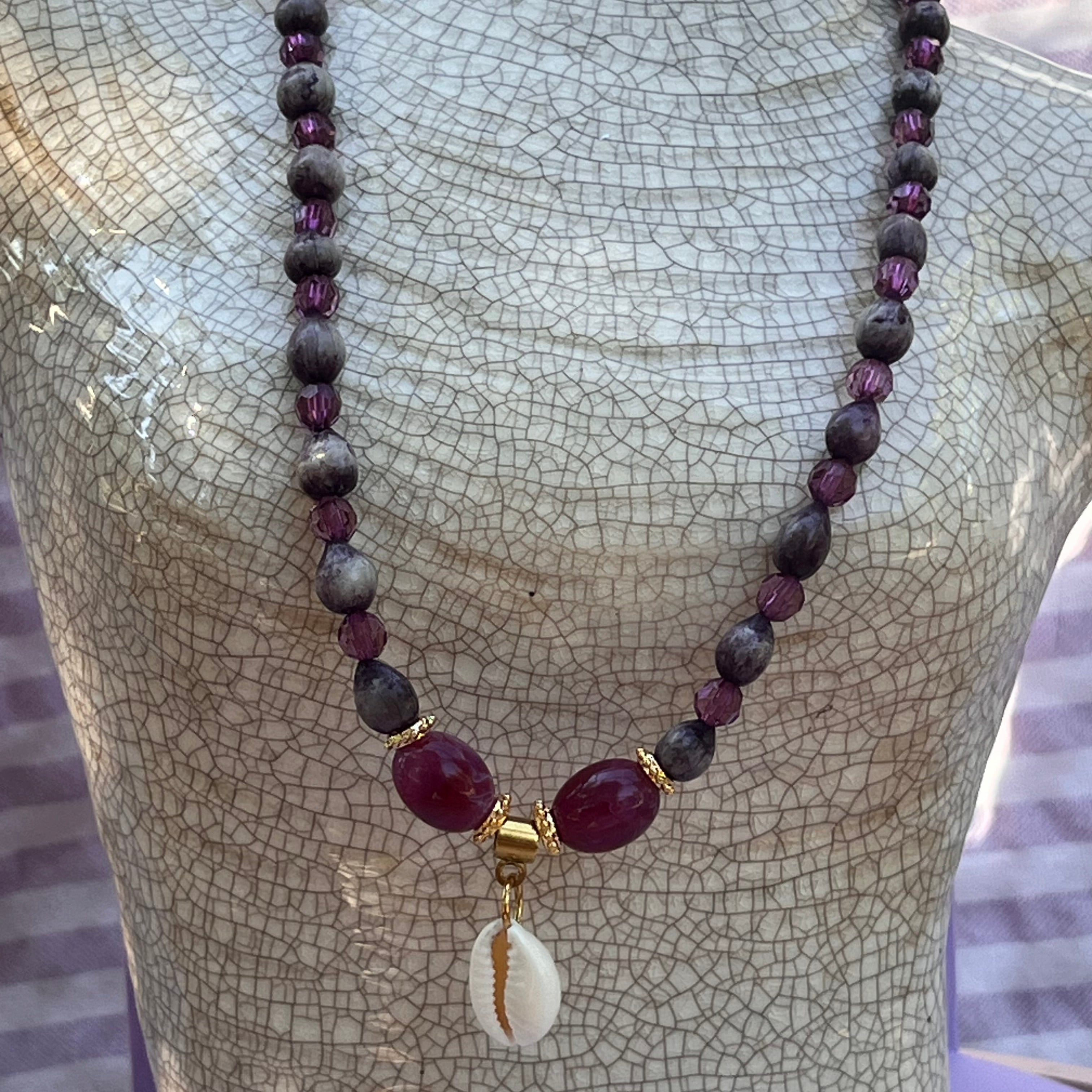 Collier "Violetshell" en perles